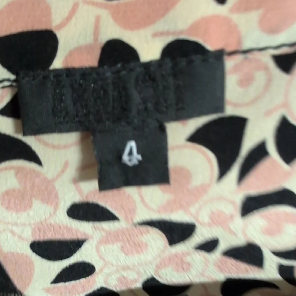 Anna Sui - Scalloped and Patterned Sleeveless Top - Picture 3 of 3